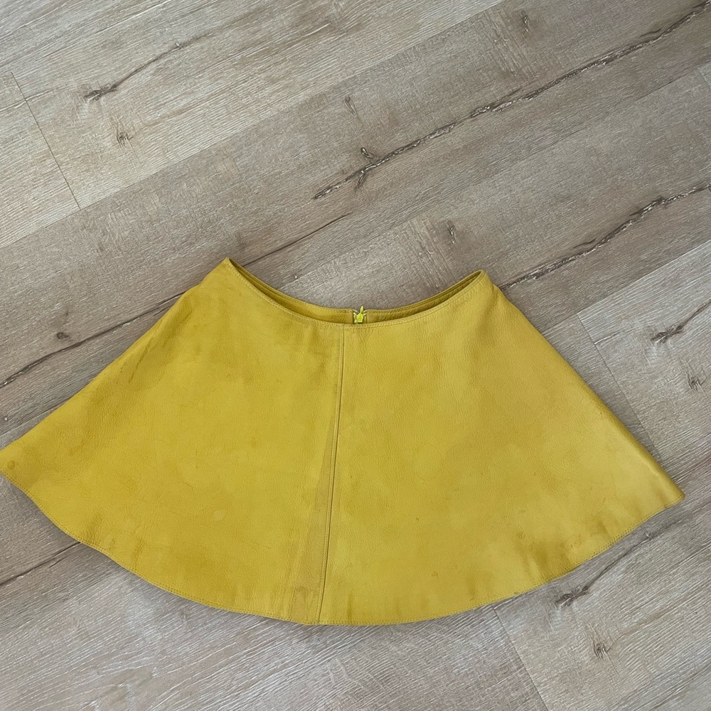 Vintage Versace Leather Skirt - Size small Size 4/6 - beautiful mini skirt